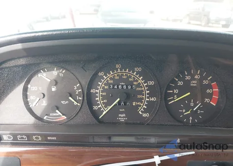 1984 Mercedes-Benz 380 Se z USA, uszkodzony, nr VIN WDBCA32A2EA043000